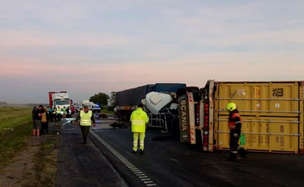 Autopista Rosario–Buenos Aires colapsado tras dos&nbsp;choques
