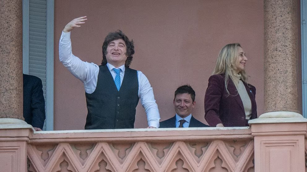 Reacomodamientos y tensión: Karina Milei enfrenta el avance de Caputo tras la&nbsp;crisis